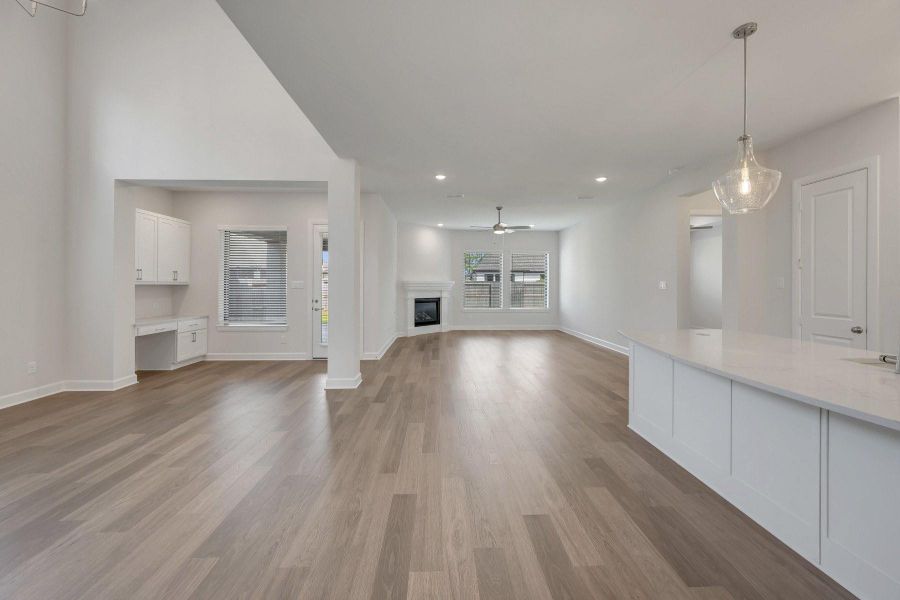 Spacious, unfurnished interior of a new home in Riceland - Summit Collection, Mont Belvieu (Image 13).