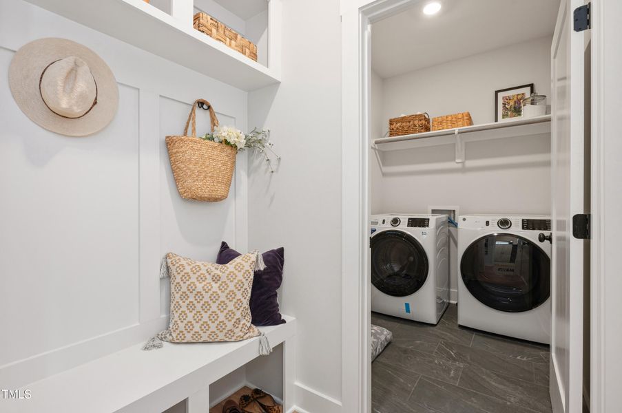 WE2-2453_Beau_C_Mudroom-Laundry