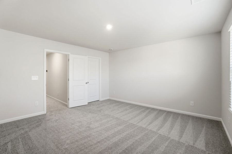 Spacious, unfurnished interior of a new home in Waxhaw Landing, Monroe (Image 24).