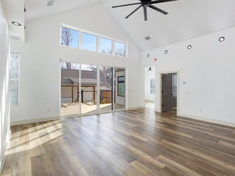 Spacious, unfurnished interior of a new home in , Bells (Image 17).