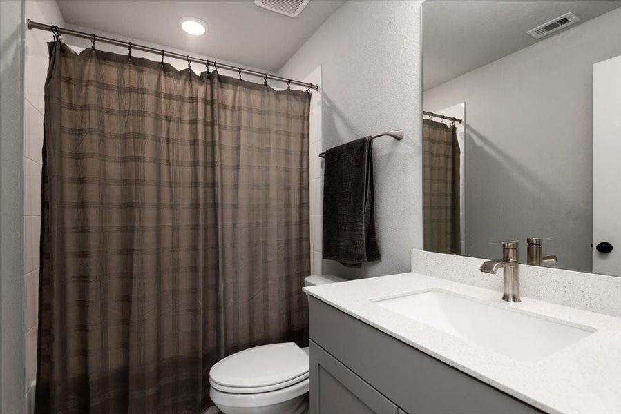 Furnished interior view inside a new home in The Grand Prairie 40’, Hockley (Image 38).