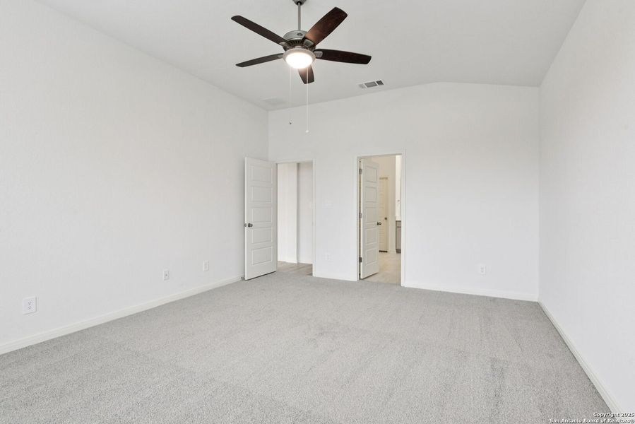 Spacious, unfurnished interior of a new home in Fox Falls, Boerne (Image 21).