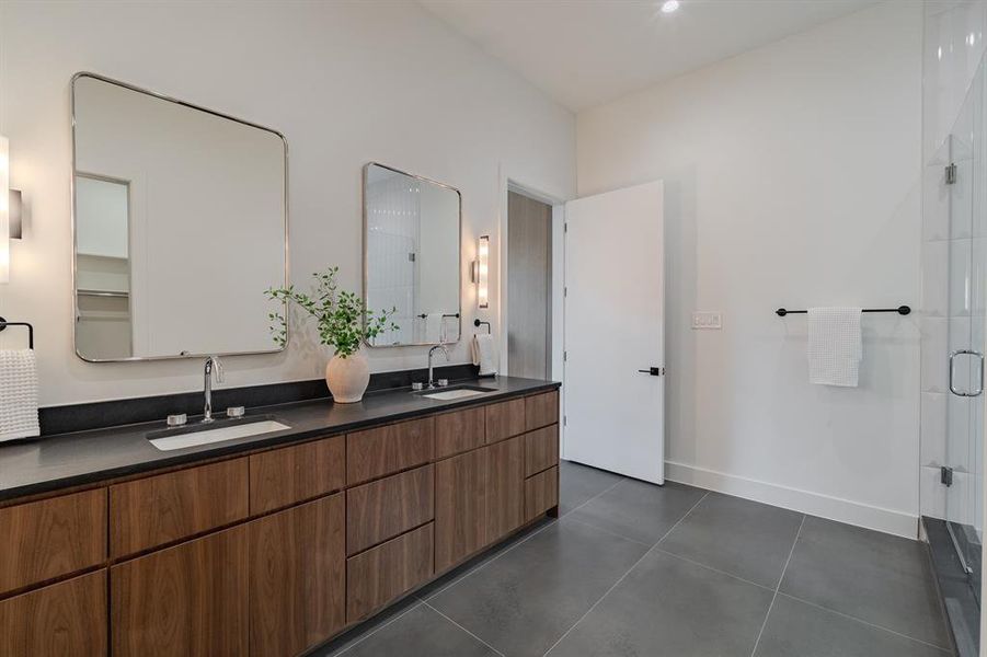 Furnished interior view inside a new home in , Dallas (Image 10).