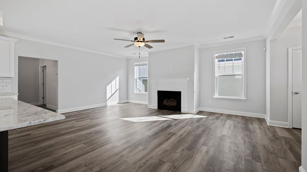 Spacious, unfurnished interior of a new home in Sunset Summits, Spartanburg (Image 18).