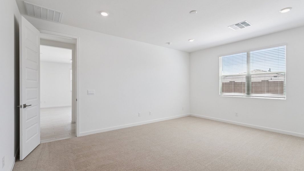 Spacious, unfurnished interior of a new home in Aloravita, Peoria (Image 24).