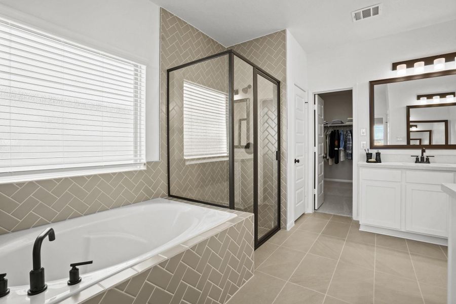 Serene owner's bath (*Photo not of actual home and used for illustration purposes only.) Serene owner's bath (*Photo not of actual home and used for illustration purposes only.)