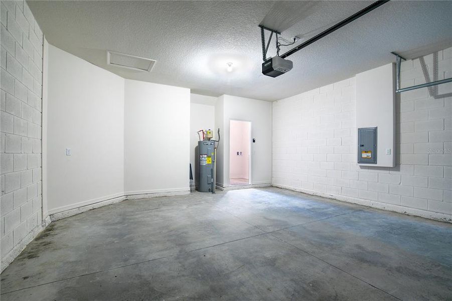 Spacious, unfurnished interior of a new home in Tula Parc, Astatula (Image 35).