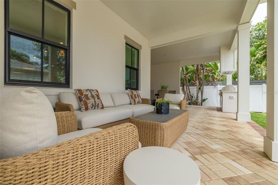 Exterior details and patio area of a home in , St. Petersburg (Image 28).