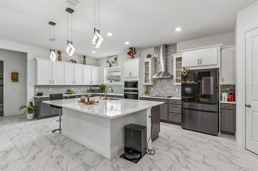 Furnished interior view inside a new home in , Orlando (Image 37).