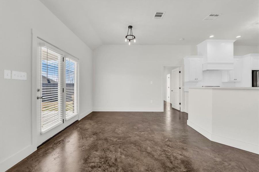 Spacious, unfurnished interior of a new home in , Riesel (Image 25).