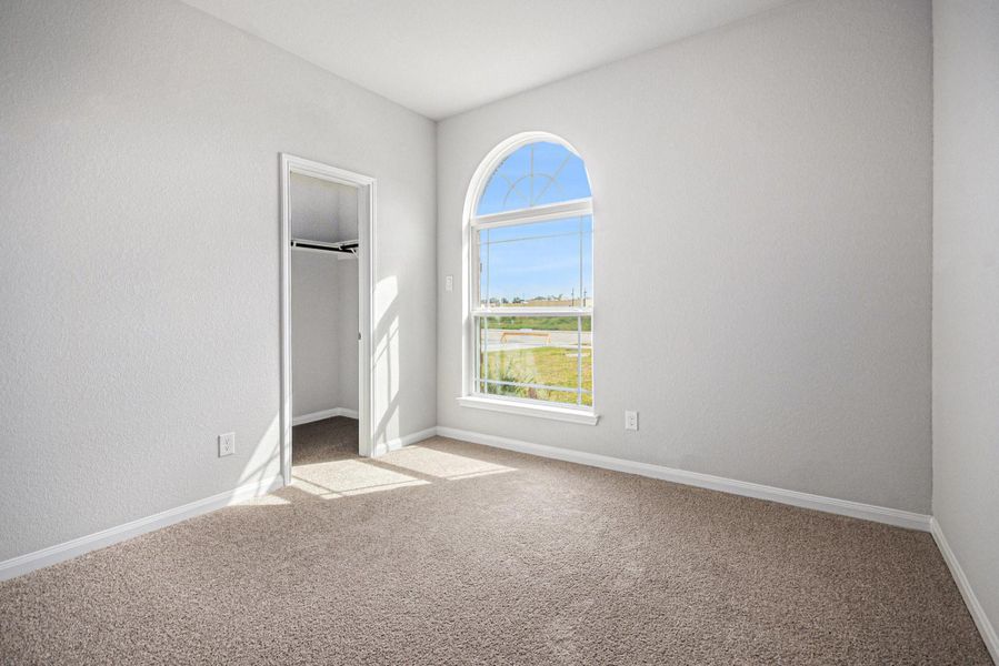 Spacious, unfurnished interior of a new home in , Bay City (Image 33).