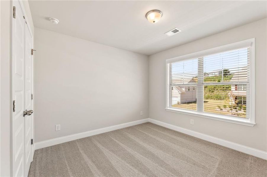 Spacious, unfurnished interior of a new home in Hellen Valley, Braselton (Image 15).