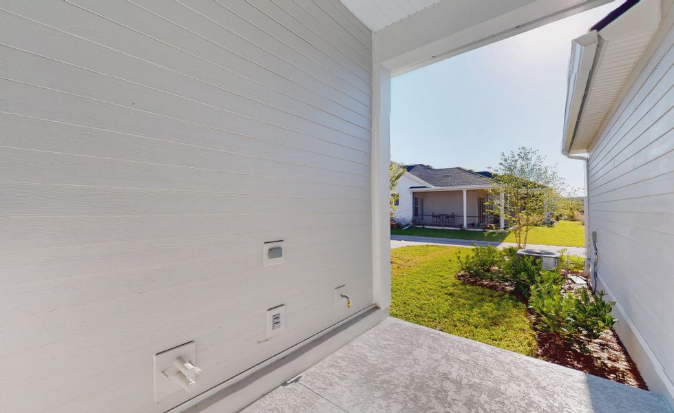 Exterior details and patio area of a home in Seven Pines, Jacksonville (Image 4).