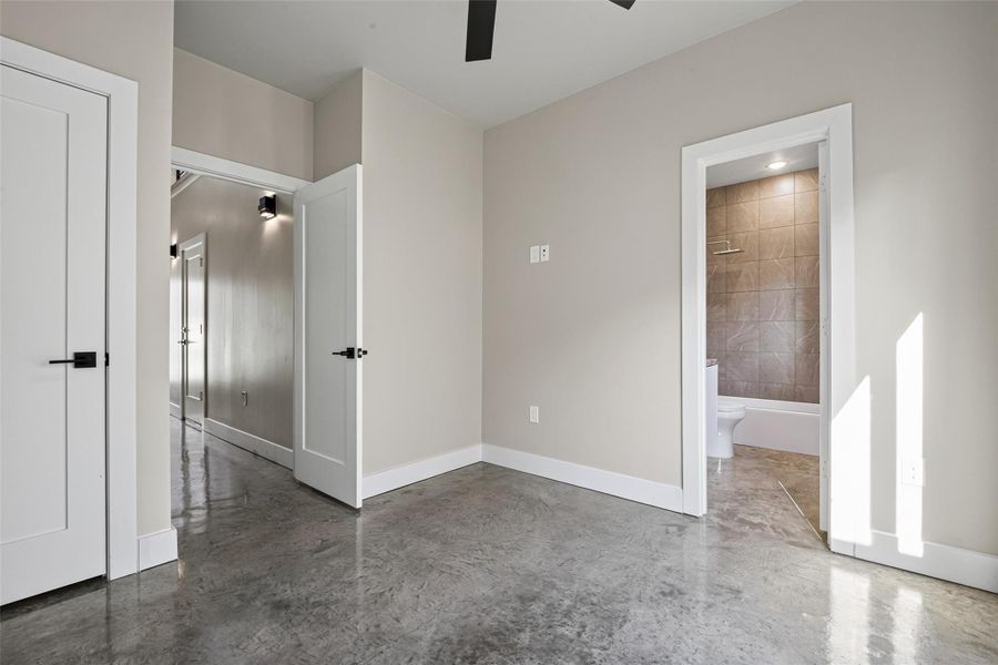 Spacious, unfurnished interior of a new home in , Houston (Image 14).