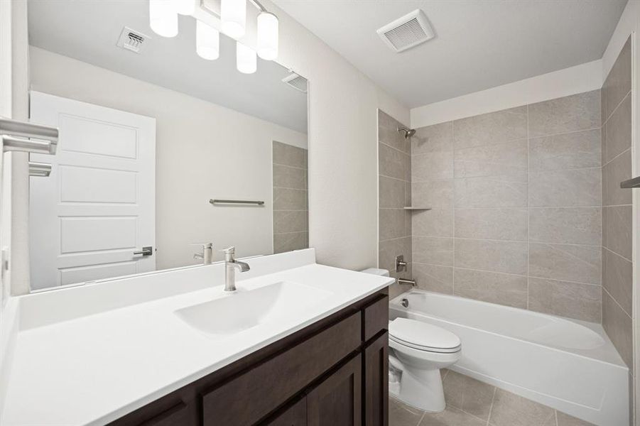 Furnished interior view inside a new home in Creekshaw – Classic, Royse City (Image 7). Furnished interior view inside a new home in Creekshaw – Classic, Royse City (Image 7).