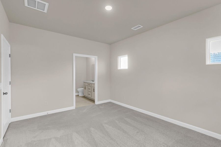 Spacious, unfurnished interior of a new home in , Summerville (Image 10).