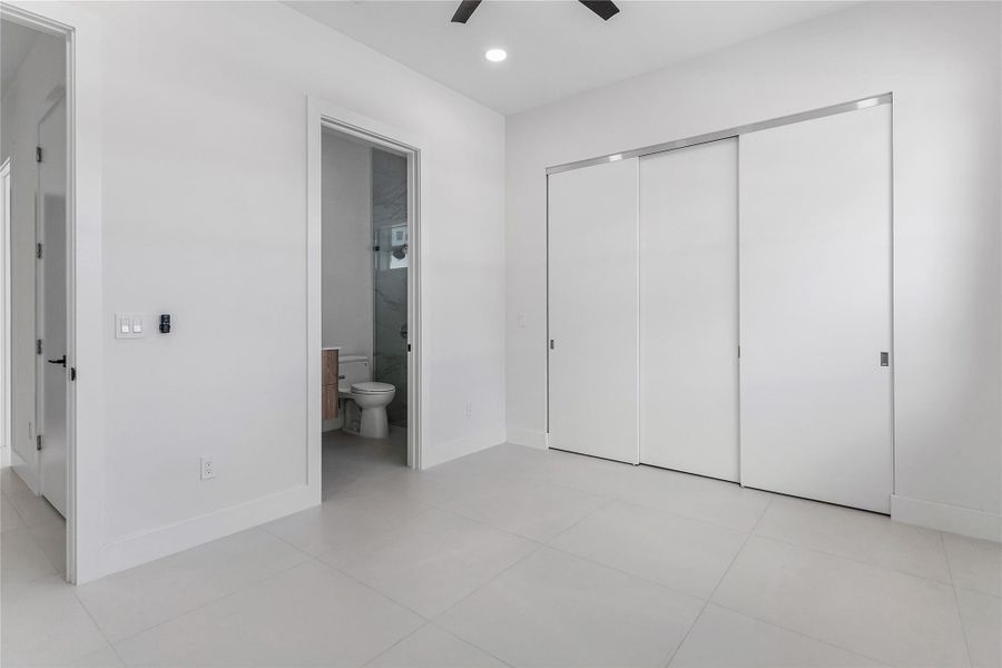 Spacious, unfurnished interior of a new home in , Pompano Beach (Image 20).