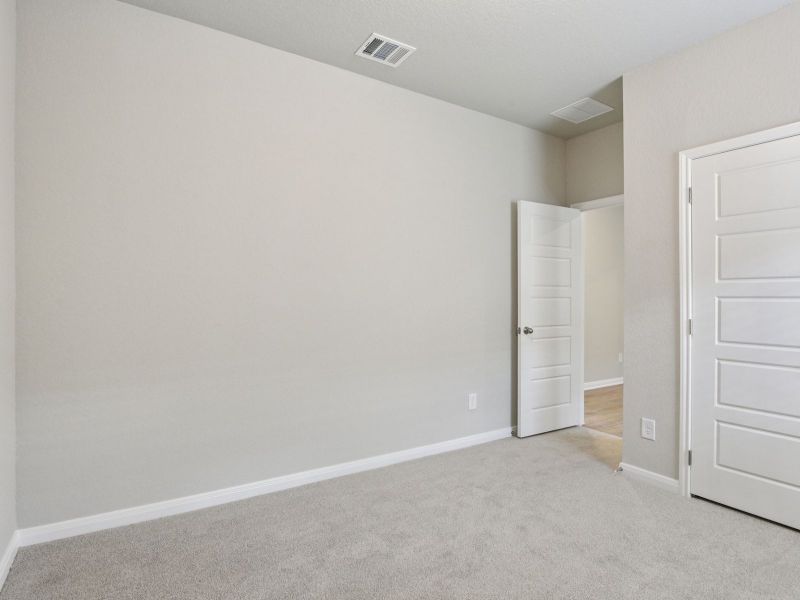 Spacious, unfurnished interior of a new home in Thomas Pond, San Antonio (Image 28). Spacious, unfurnished interior of a new home in Thomas Pond, San Antonio (Image 28).