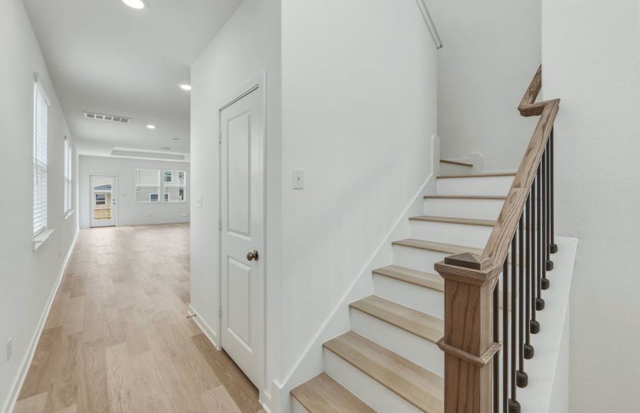 Spacious, unfurnished interior of a new home in Sunfield, Buda (Image 29). Spacious, unfurnished interior of a new home in Sunfield, Buda (Image 29).
