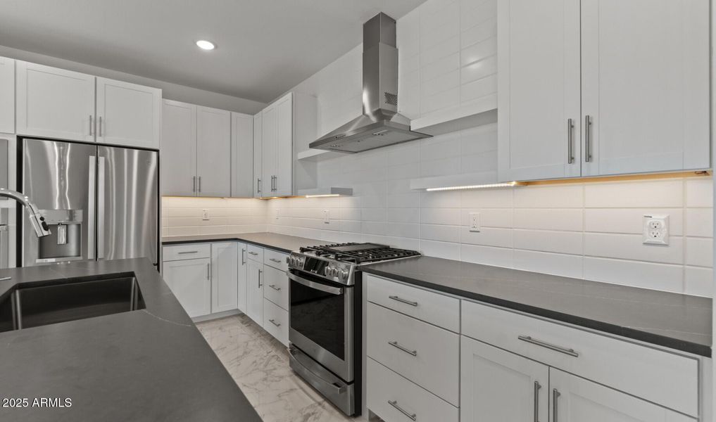 Manor Lot #48 Kitchen (4) (Large) Manor Lot #48 Kitchen (4) (Large)