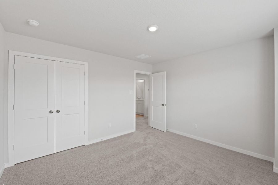 Spacious, unfurnished interior of a new home in Russell Ranch, Bay City (Image 27).