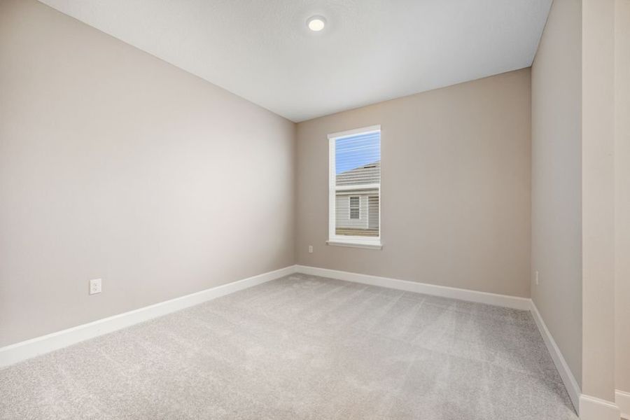 Spacious, unfurnished interior of a new home in Headwaters at Lofton Creek, Yulee (Image 29).