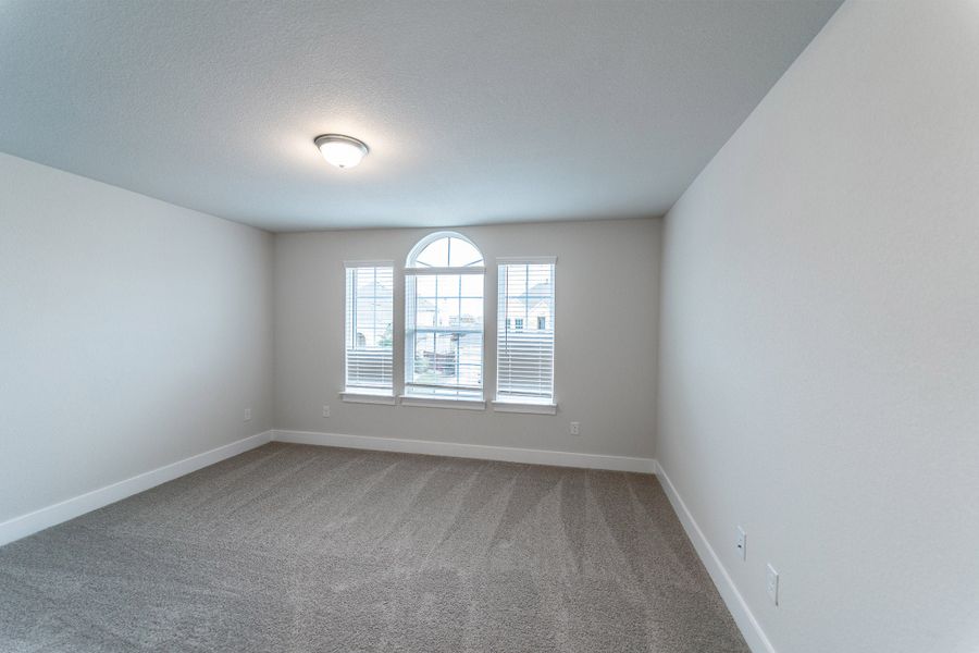 Spacious, unfurnished interior of a new home in Sunfield, Mustang Ridge (Image 20).
