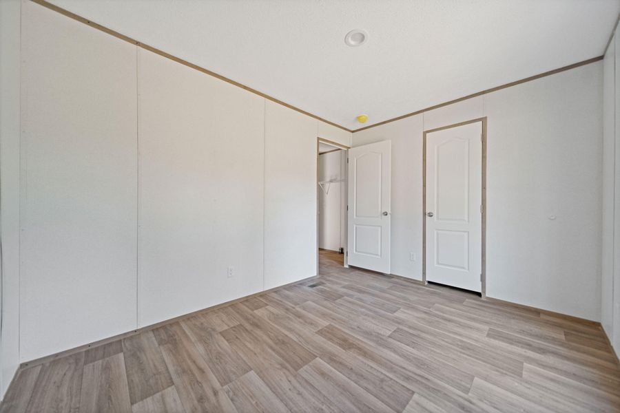 Spacious, unfurnished interior of a new home in , St. Matthews (Image 9).