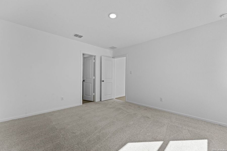Spacious, unfurnished interior of a new home in Friendship Oaks, Fredericksburg (Image 19). Spacious, unfurnished interior of a new home in Friendship Oaks, Fredericksburg (Image 19).