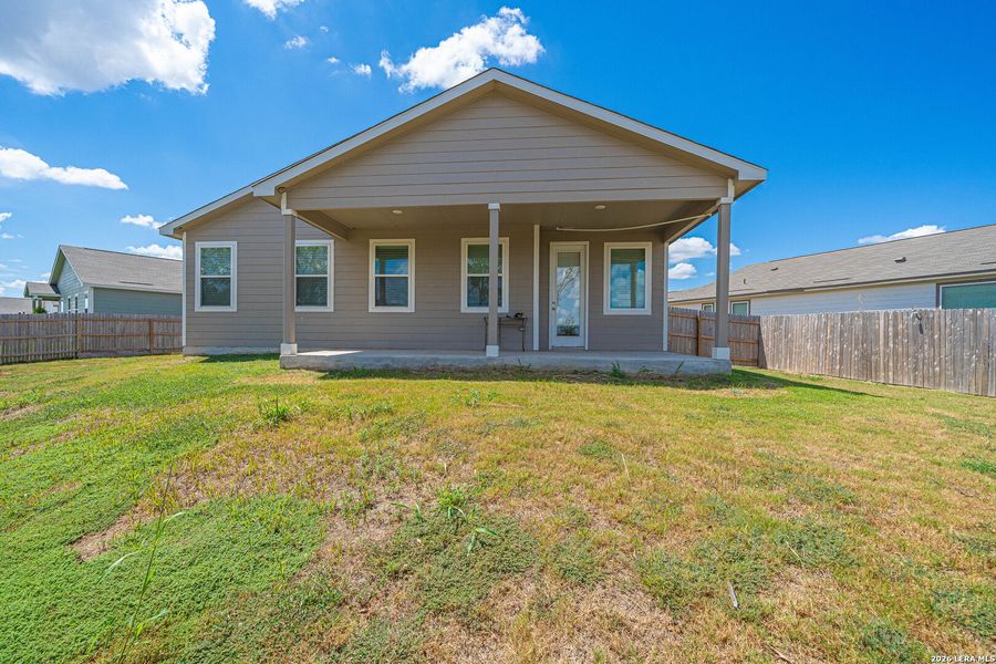 Exterior details and patio area of a home in Hannah Heights, Seguin (Image 23).