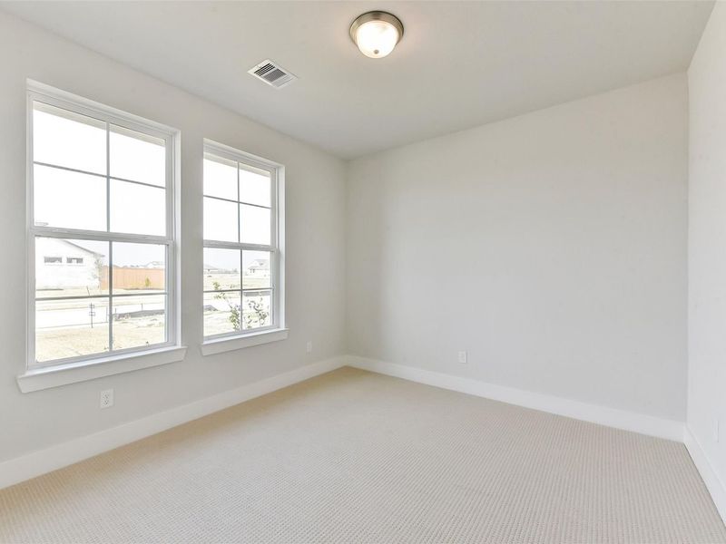 Spacious, unfurnished interior of a new home in Lago Mar, Texas City (Image 24).