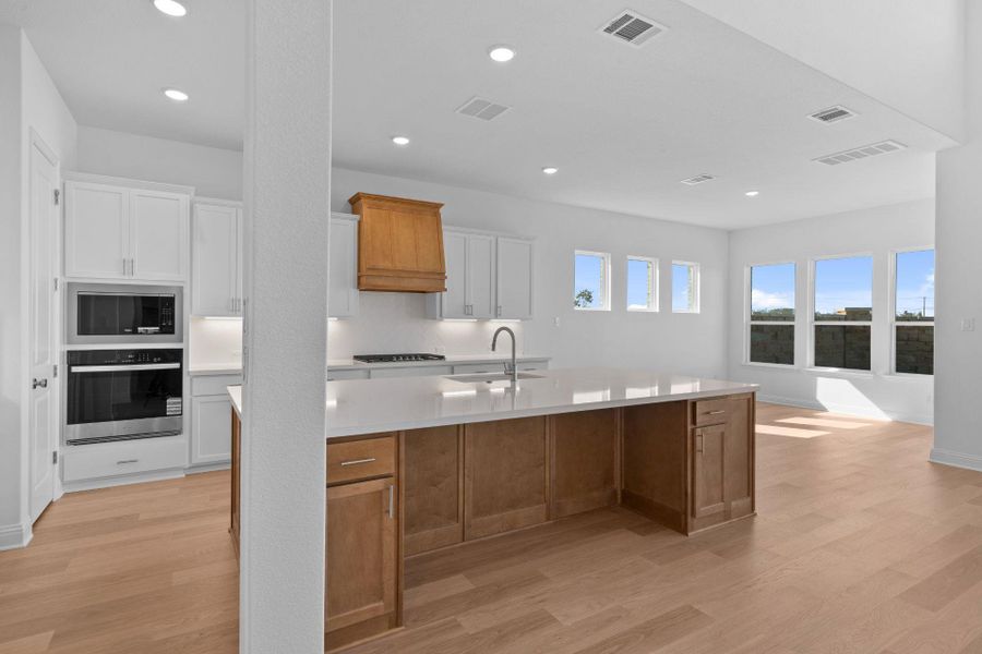 Large Center Island in Kitchen