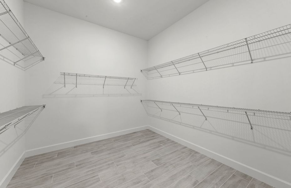 Spacious, unfurnished interior of a new home in Terreno, Naples (Image 16).