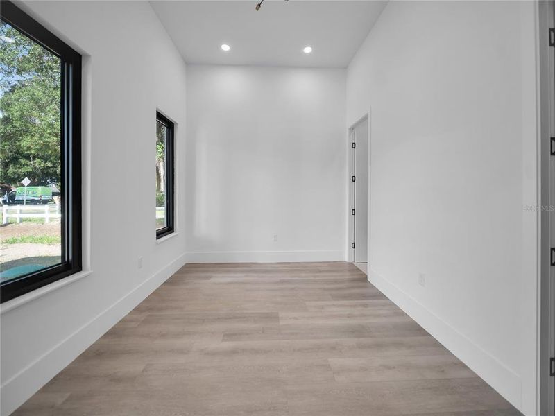 Spacious, unfurnished interior of a new home in , Clermont (Image 20).