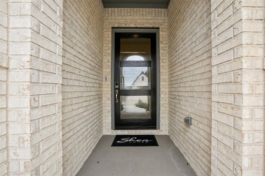 Exterior details and patio area of a home in Sienna 65', Missouri City (Image 3).