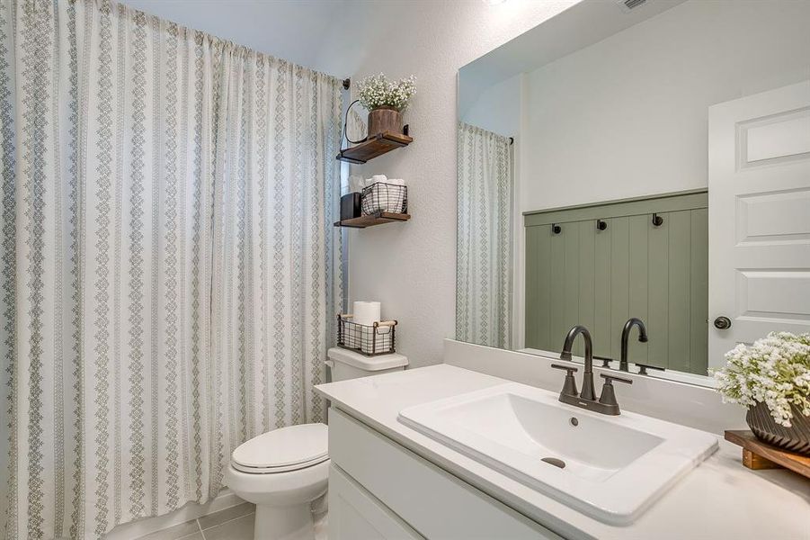 Full bathroom Full bathroom