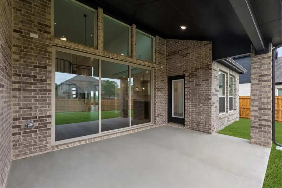 520 Elias-Patio-1