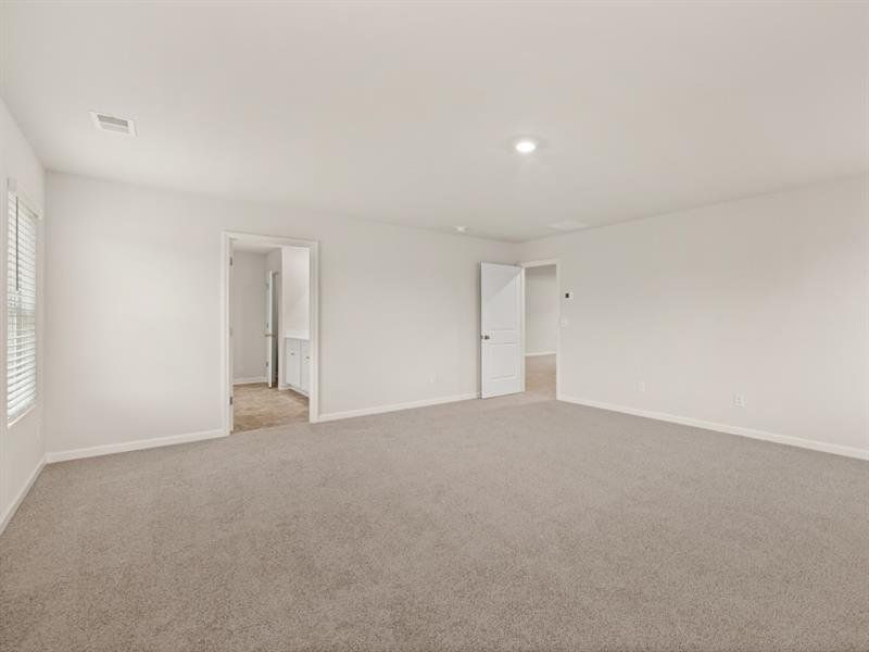 Spacious, unfurnished interior of a new home in Northwoods at Mirror Lake, Villa Rica (Image 45).