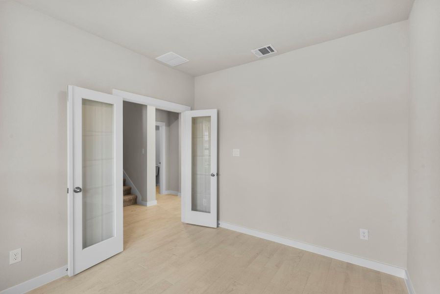 Spacious, unfurnished interior of a new home in Huntington Place, Rosharon (Image 15).