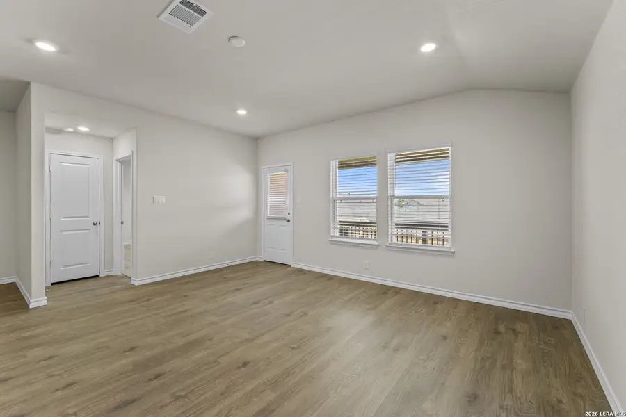 Spacious, unfurnished interior of a new home in Brookstone Creek, San Antonio (Image 9).