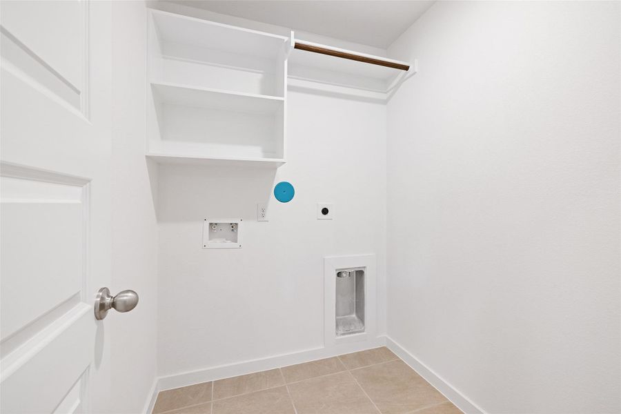 Spacious, unfurnished interior of a new home in Sunterra, Katy (Image 30). Spacious, unfurnished interior of a new home in Sunterra, Katy (Image 30).