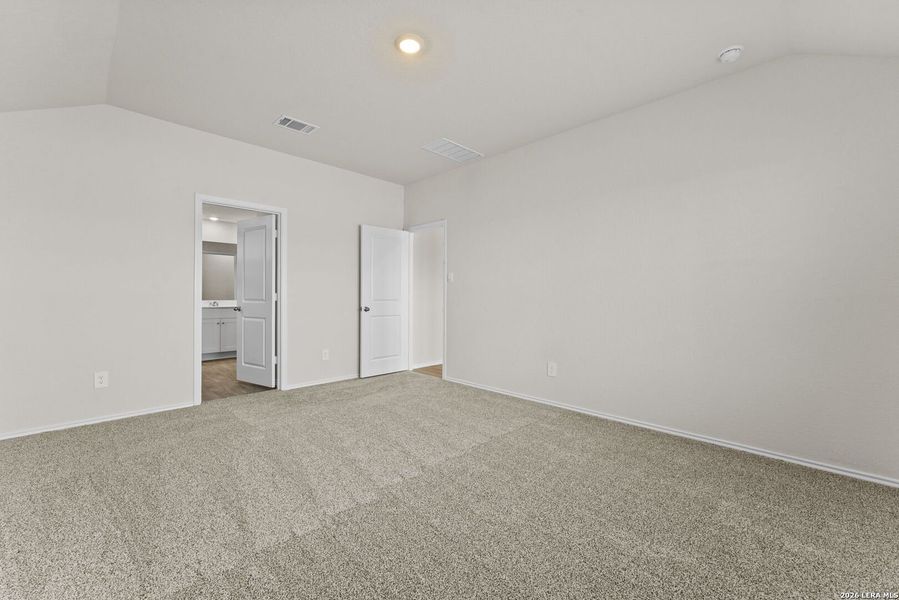 Spacious, unfurnished interior of a new home in Navarro Fields, Seguin (Image 10).
