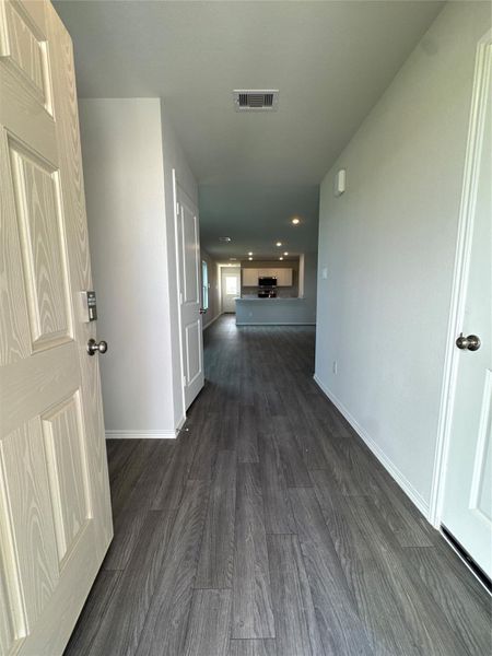 Spacious, unfurnished interior of a new home in Santa Fe, Cleveland (Image 11).