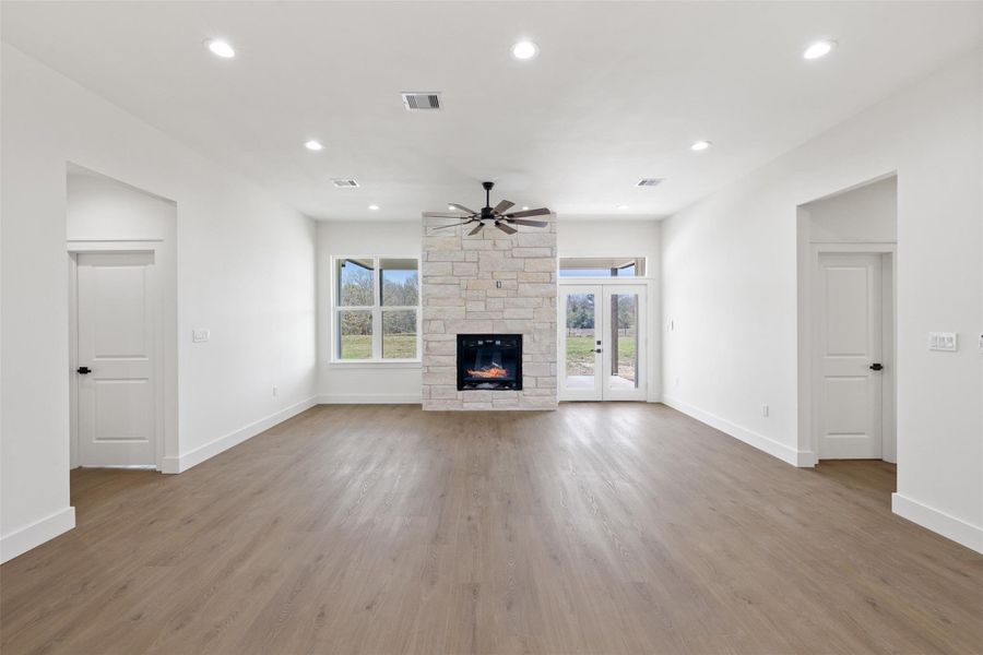 Spacious, unfurnished interior of a new home in , Bedias (Image 30).