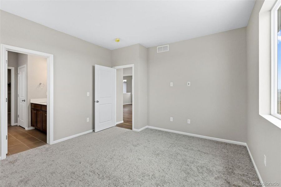 Spacious, unfurnished interior of a new home in The Cottages Collection at Ridgeline Vista, Brighton (Image 20).