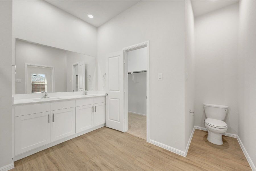 Owner's Bathroom Owner's Bathroom
