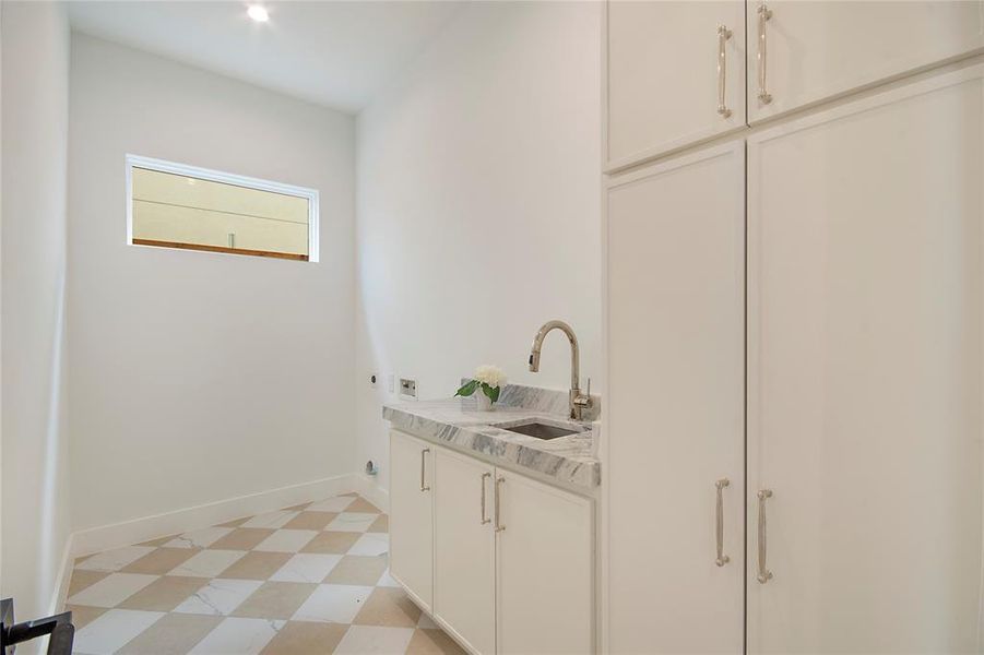 Furnished interior view inside a new home in , Dallas (Image 13).