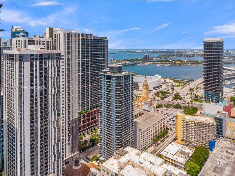 Condo located in Miami, FL showcasing its design and architecture (Image 23). Condo located in Miami, FL showcasing its design and architecture (Image 23).
