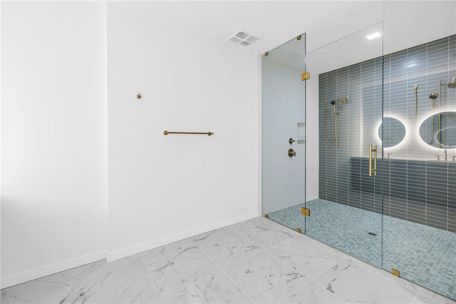 Spacious, unfurnished interior of a new home in , St. Petersburg (Image 18).