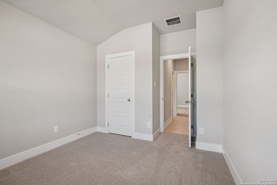 Spacious, unfurnished interior of a new home in Comanche Ridge, San Antonio (Image 30).